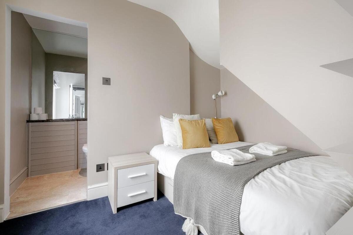 Chic 2bed 2bath By Hyde Park Apartment